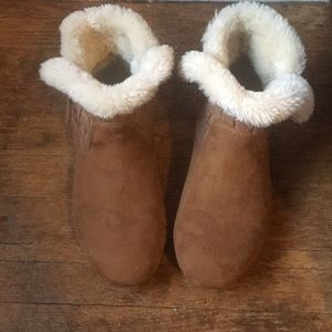 Mini boots with fur inside